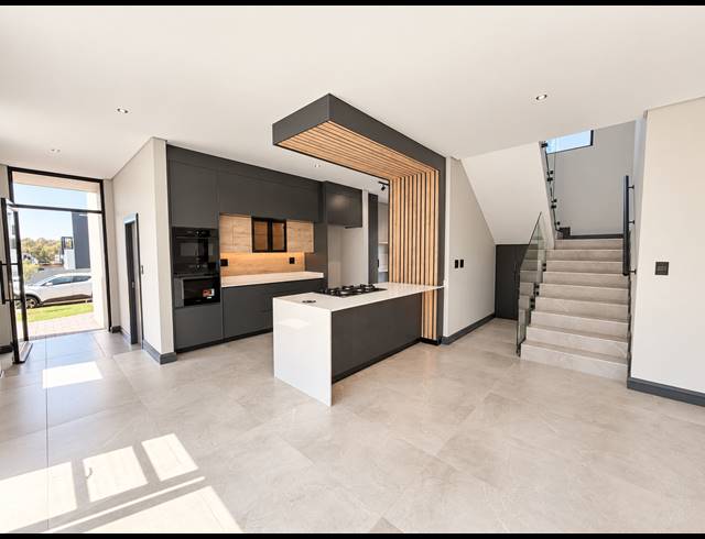 4 BEDROOM FREEHOLD FOR SALE IN FOUNTAINBROOK ESTATE